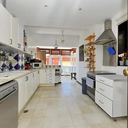 House With 5 Bedrooms In With Wonderful City View Enclosed Garden And Wifi * 리스본